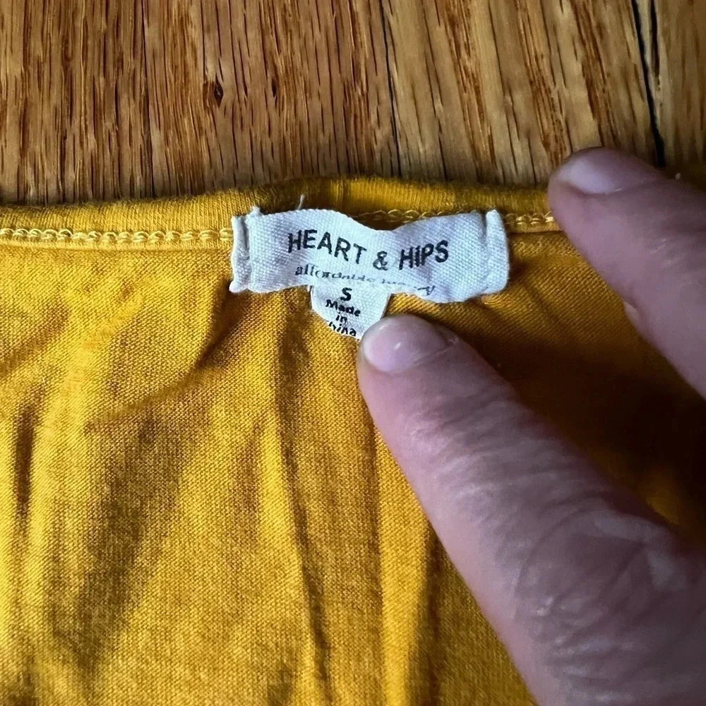 Heart & Hips mustard crop top - Picture 5 of 5